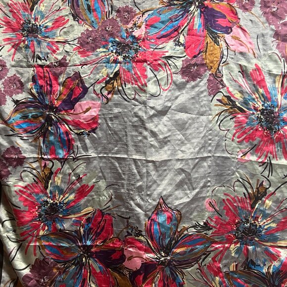 Upcycled 34x34 XDL Abstract Floral Scarf – Pre-Owned Fabric with Snags (Sold As- - Picture 1 of 1